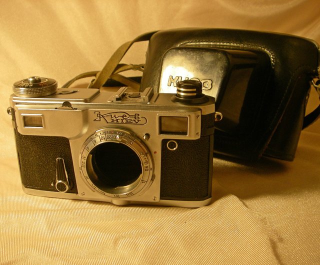 Kiev 4M + レンズ2本　+箱 Kiev 4M + レンズ2本 +箱