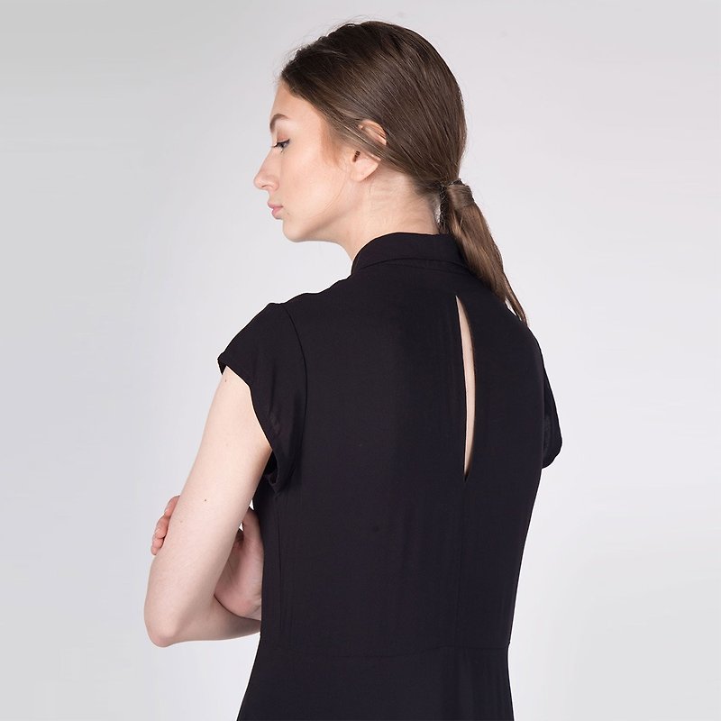 人造丝连身裙黑色背後開衩 - 洋裝/連身裙 - 聚酯纖維 黑色