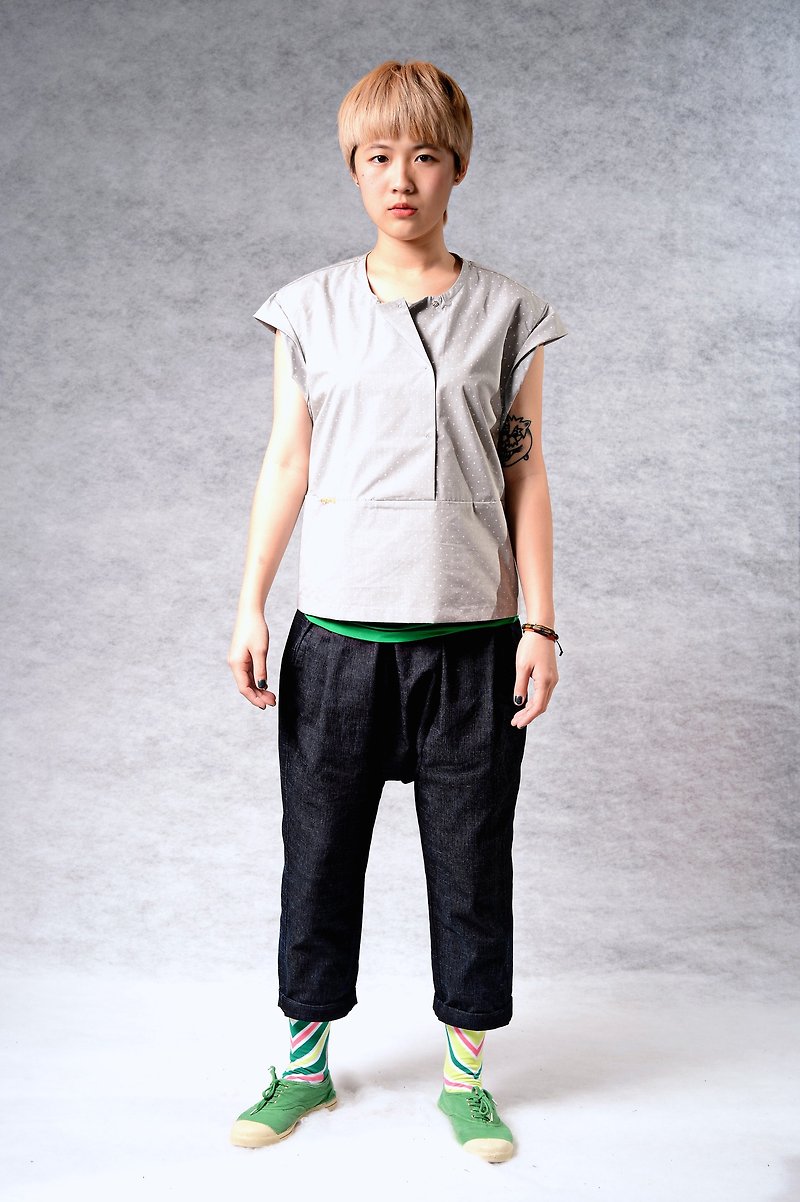 Fresh and simple stitching*Sleeve space multi-fold*Line design (gray/white 2 colors) - เสื้อผู้หญิง - ผ้าฝ้าย/ผ้าลินิน หลากหลายสี