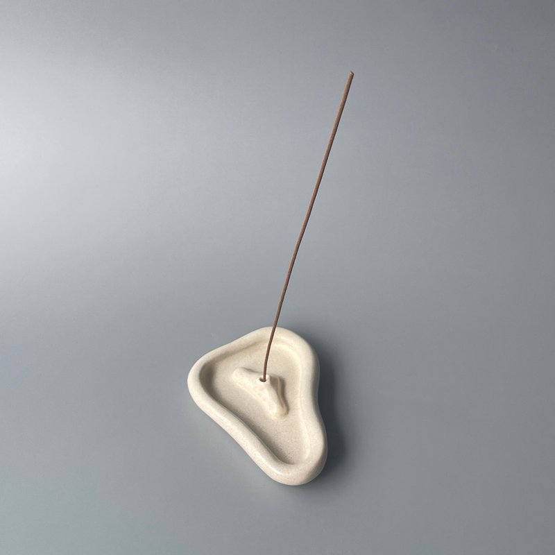 @studio_florero ear incense holder - เทียน/เชิงเทียน - ดินเผา สีกากี