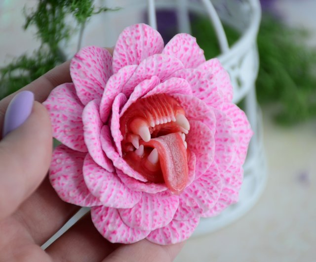 Succulent with teeth brooch-pendant/stone flower/ flower pin/rose jewelry -  Shop polymer_craft_shop Brooches - Pinkoi