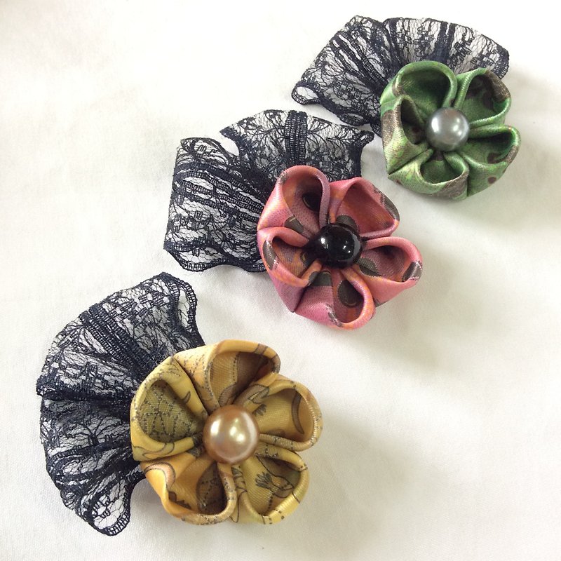 Retro Flower clip. Kanzashi Ribbon flower hair clip.  - Brooches - Silk Multicolor
