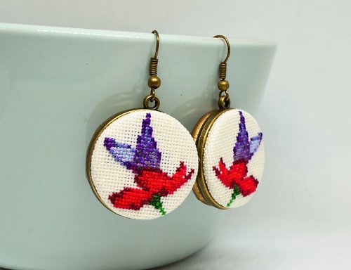 TomasCross 蝴蝶花刺繡耳環 手工製作的精緻大自然女性禮物