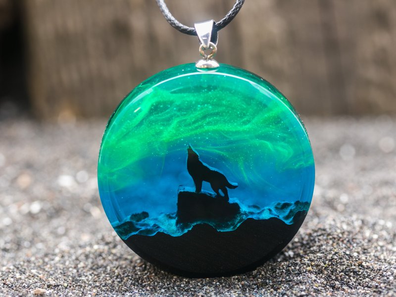 Wood pendant resin necklace Polar Wolf Eco epoxy jewelry for men, women - Necklaces - Wood Green