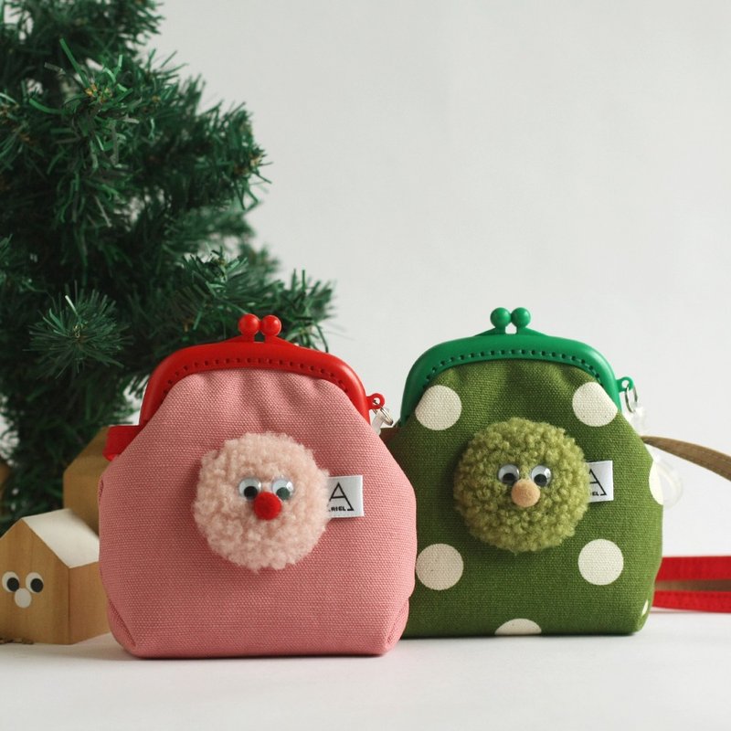 Strawberry Matcha Fuzzy Sprite Plastic Clasp Crossbody Bag - กระเป๋าใส่เหรียญ - วัสดุอื่นๆ สึชมพู