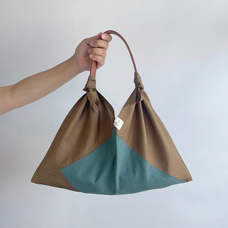 Unique | Single layered Two-colored AZUMA bag  -Silk Ocher & Cotton blue-green - กระเป๋าถือ - ผ้าฝ้าย/ผ้าลินิน สีกากี