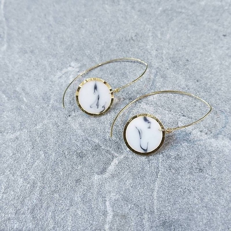 Vingt six marble painting earrings earrings NO.16 - Earrings & Clip-ons - Other Metals White