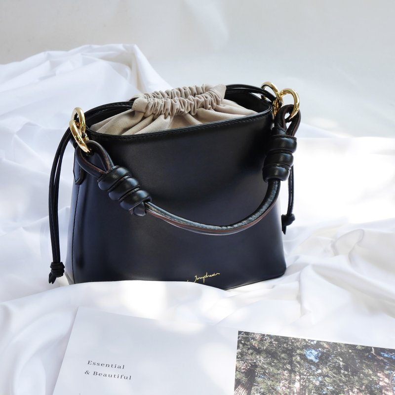 Fuji Bucket Bag 真皮斜背水桶包  / 黑色 Black - 束口袋/束口背包/水桶包 - 真皮 黑色