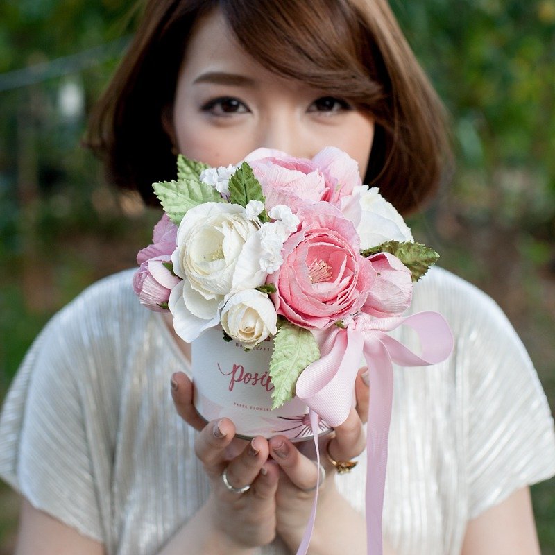 Sweet Queen Rose Handmade Paper Flower Aromatic Gift Box Medium Size Flowers - 裝飾/擺設  - 紙 粉紅色