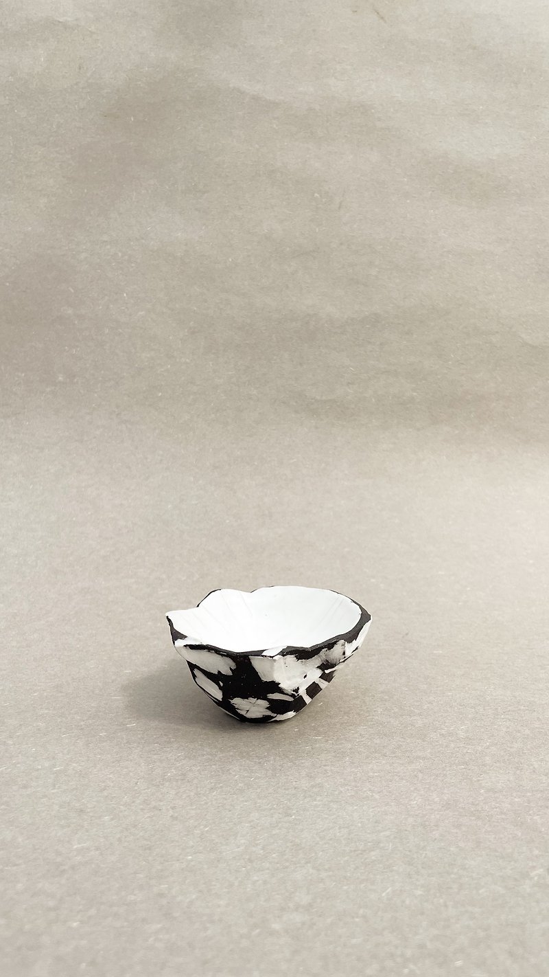 Iwagumo small tea cup - Teapots & Teacups - Pottery 