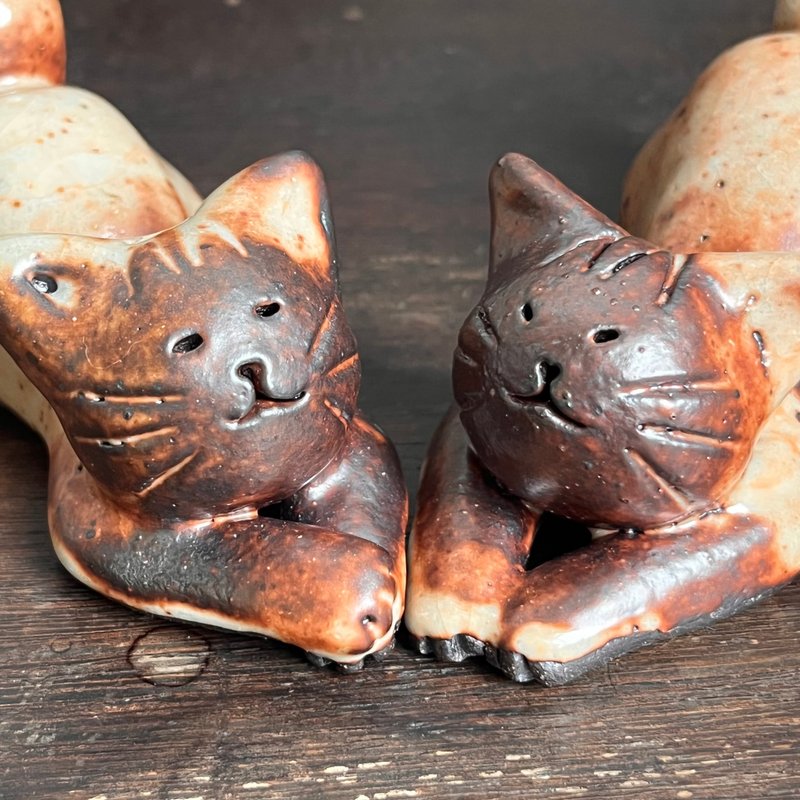 Cat with dark face/pottery doll/two-parter group - Items for Display - Pottery Orange