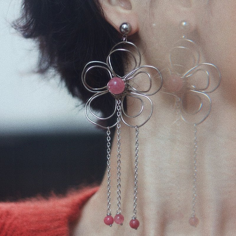 Vine handmade pink crystal plum blossom double layer flower single earring Bronze plated platinum can be customized to prevent fading - Earrings & Clip-ons - Copper & Brass Pink