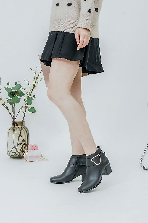 Material瑪特麗歐 【全尺碼23-27】女鞋 靴子 MIT時髦方釦拉鍊短靴 T3893