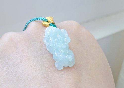 螺絲帽帽工作室 【親翠】天然翡翠 冰藍綠偏藍水潤手工雕大頭貔貅項鍊 貔貅園