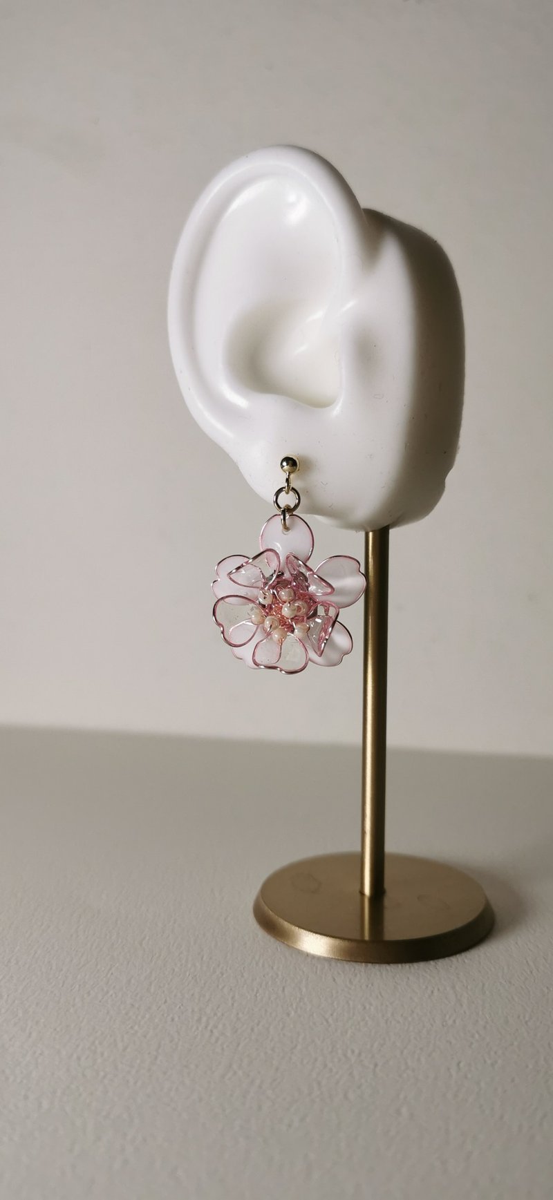 【Veverka】Meixiang-White-Resin Sterling Silver Earrings Flower Liquid Crystal Flower Resin Flower Drop Glue - ต่างหู - เรซิน ขาว