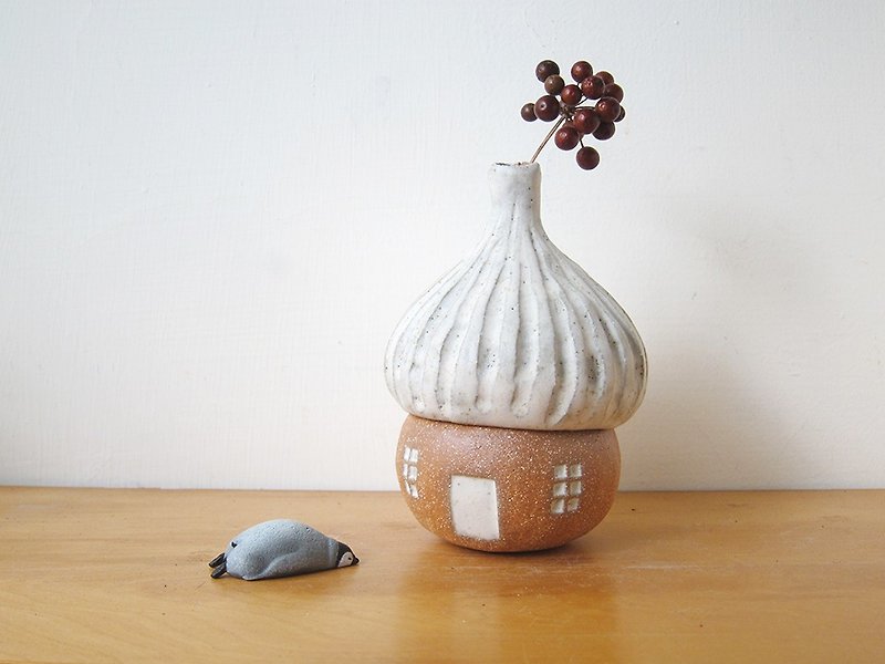 擺飾-橡果子陶屋罐-白屋頂 - 花瓶/花器 - 陶 白色