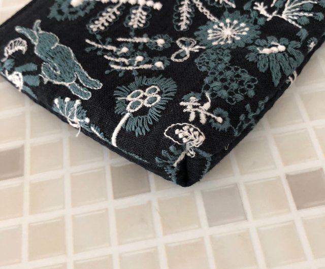 celebrate 美しい植物刺繍 横長ポーチ mina perhonen 高級生地使用 収納包 - ショップ mukava handmade ポーチ  - Pinkoi