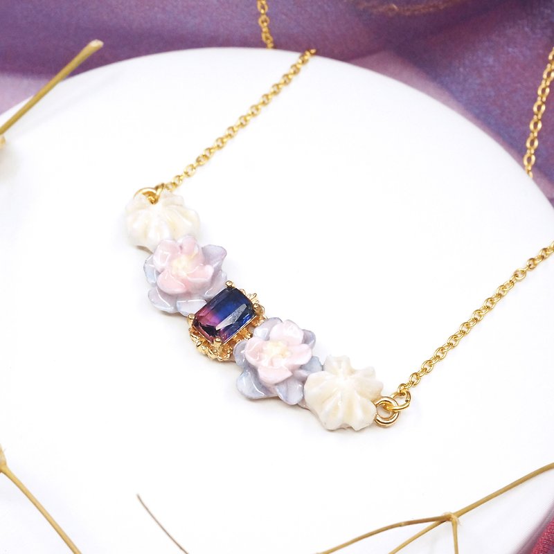 Ombre Rhinestone floral necklace =Flower Piping= Customizable - สร้อยคอ - ดินเหนียว สีน้ำเงิน