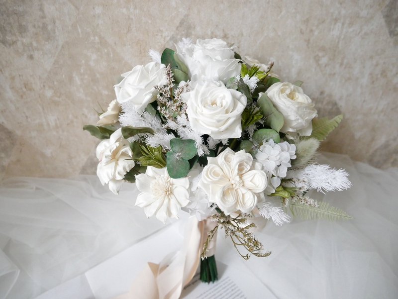 自然型手綁不凋花分束捧花【純粹漾白】分享捧花/客製化 - 乾燥花/永生花 - 植物．花 白色