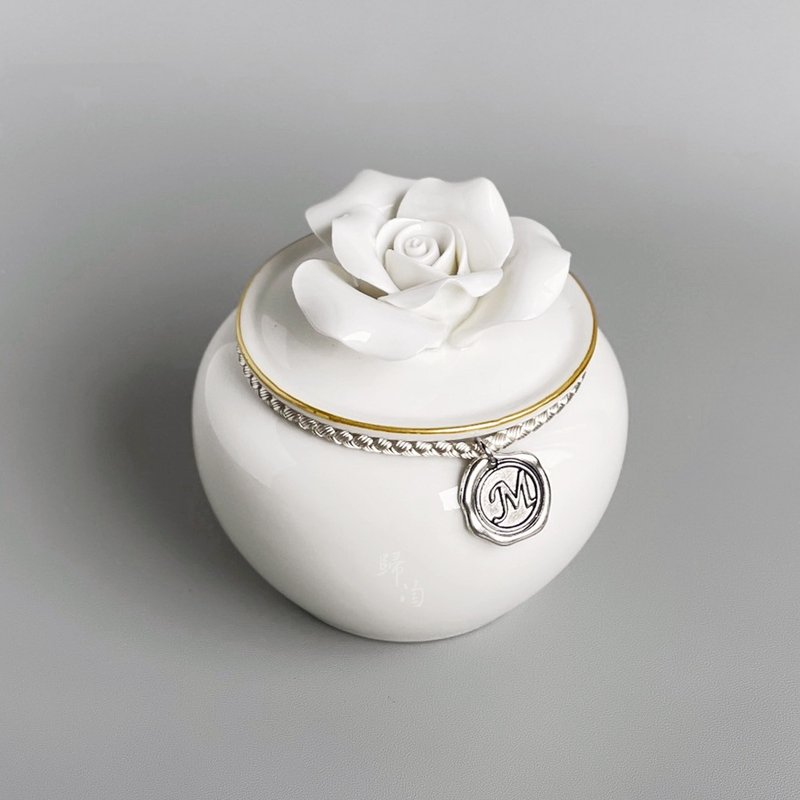 [Customized] Letters and blessing handmade flowers (white roses) | Pet urn - Other - Pottery White