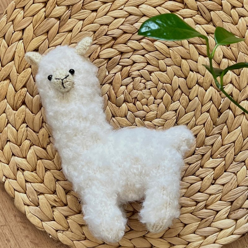 Knitted alpaca | Handmade toy - 玩偶/公仔 - 其他材質 白色