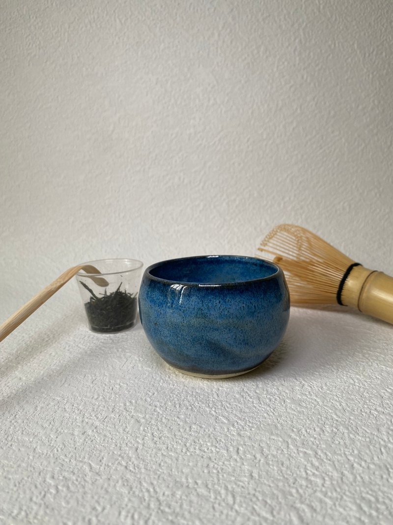 銀河幻象 藍色手作陶瓷杯 - 行雲流水系列 - 杯子 - 陶 藍色