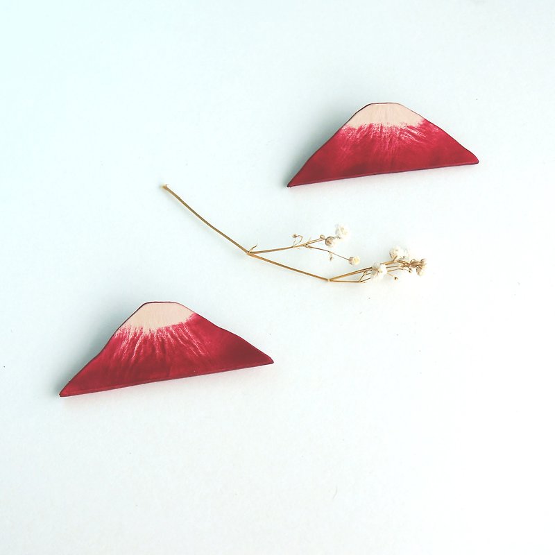 Pine Nut Flaming Mountain Pin Hand Dyed Leather Red - เข็มกลัด - หนังแท้ สีแดง