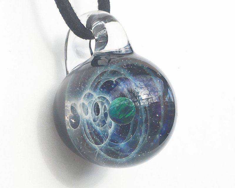 Planet & Meteorite World # 8 Green Opal & Meteorite Glass Pendant Universe - สร้อยคอ - แก้ว สีน้ำเงิน