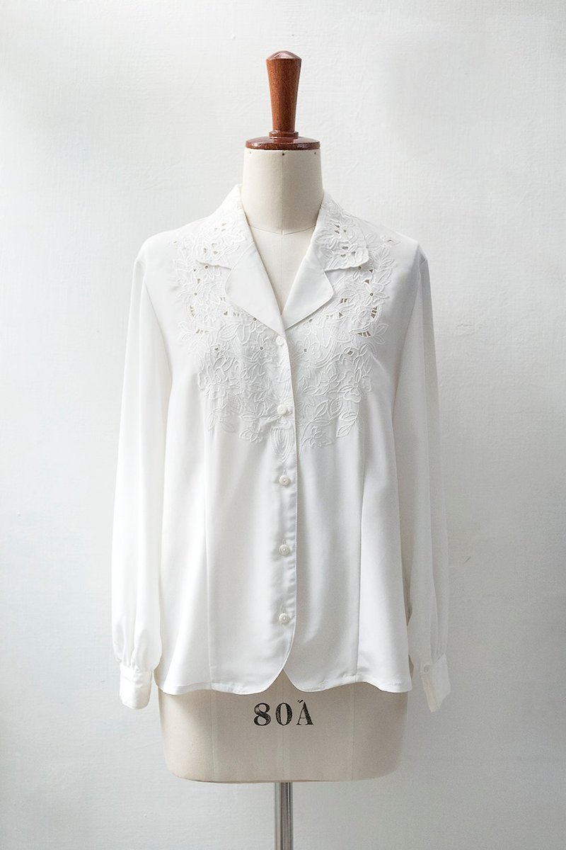 Banana Flyin '| vintage | plain embroidery lace long-sleeved shirt - Women's Tops - Cotton & Hemp 