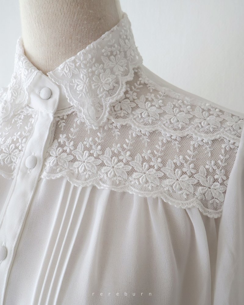 日本製復古刺繡蕾絲花朵拼接長袖白色古著襯衫 - 女襯衫 - 聚酯纖維 白色