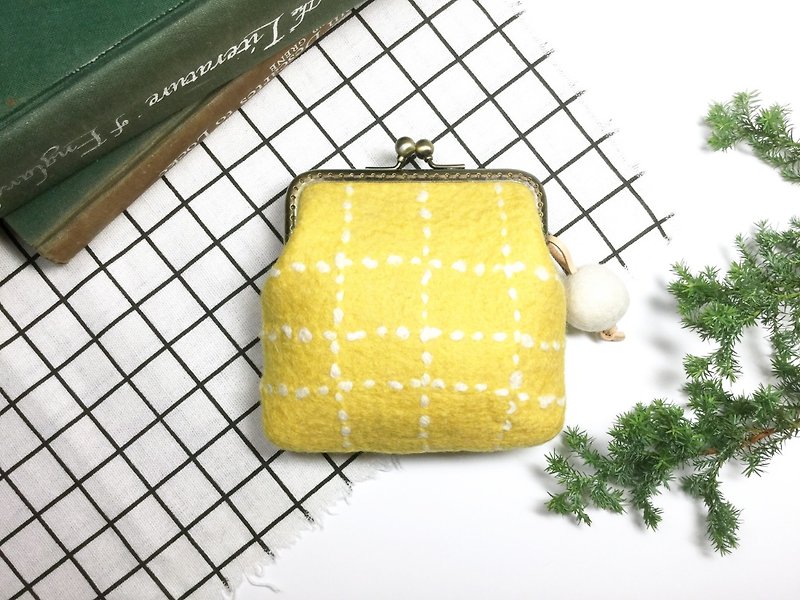 Exchanging Gifts I Wool Pocket I 缃 Yellow I Square Purse I Carefully selected wool. Handmade - กระเป๋าใส่เหรียญ - ขนแกะ สีเหลือง