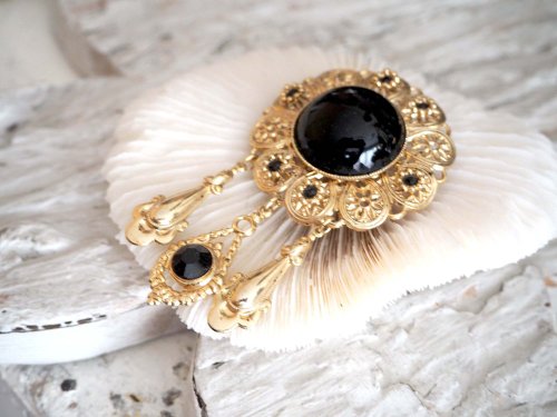 ゴールデンバロック柄ブラックジャイアントセミ宝石ブローチ日本