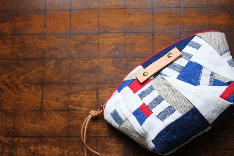 The zipper pouch of a linen patchwork/Marine - กระเป๋าเครื่องสำอาง - ผ้าฝ้าย/ผ้าลินิน สีแดง