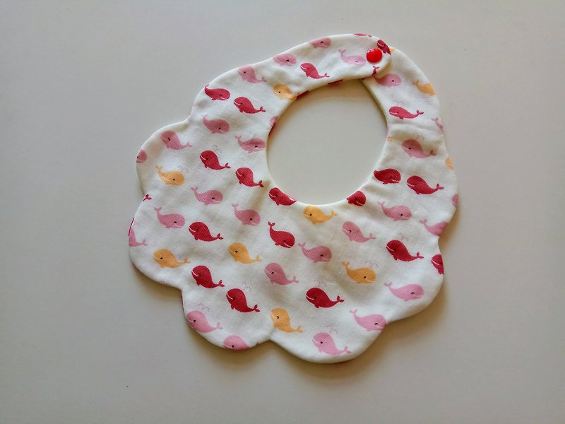 日本の綿のガーゼクジラの赤ちゃんの綿糸の雲形のビブス月の贈り物赤ちゃんbib - 出産祝い用贈物 - コットン・麻 ピンク