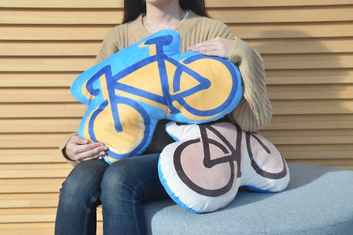 自行車文化探索館 單車造型抱枕-藍棕