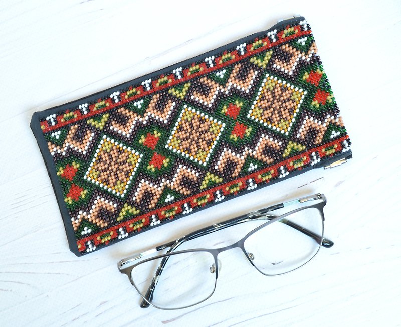 Eyeglasses case, Bead embroidered Handmade Glasses pouch, Sunglasses case - Eyeglass Cases & Cleaning Cloths - Other Materials Multicolor