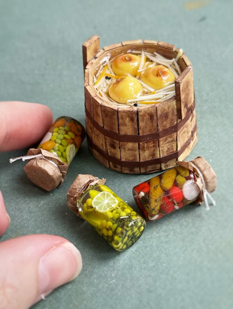 Miniature set of barrels and jars of vegetables - 公仔/玩偶 - 其他材質 多色