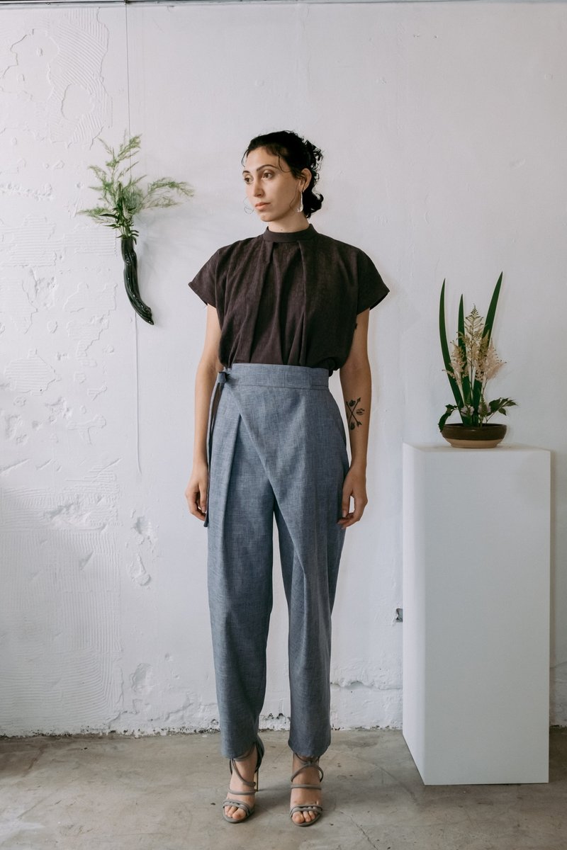 Sleek Pleated Pants - Women's Pants - Other Man-Made Fibers Blue