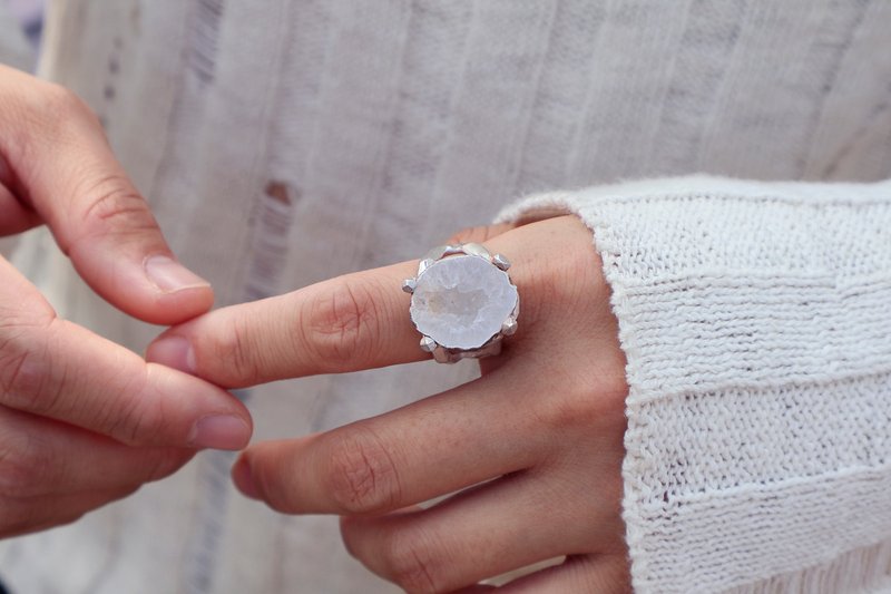 Original design Silver cornucopia open ring with natural geode - แหวนทั่วไป - เงินแท้ สีเงิน