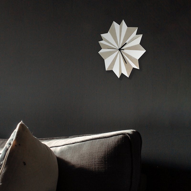 Origami 摺紙銀色 - 29公分手工有機掛鐘 - 時鐘/鬧鐘 - 木頭 銀色