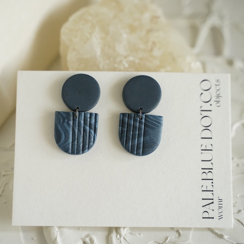 Marine Dabih earrings - 耳環/耳夾 - 樹脂 藍色