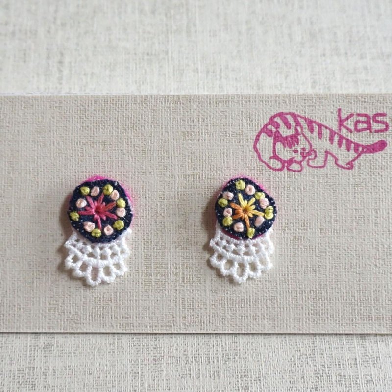 手刺繍ピアス「まる2」 - 耳環/耳夾/耳骨夾 - 繡線 藍色