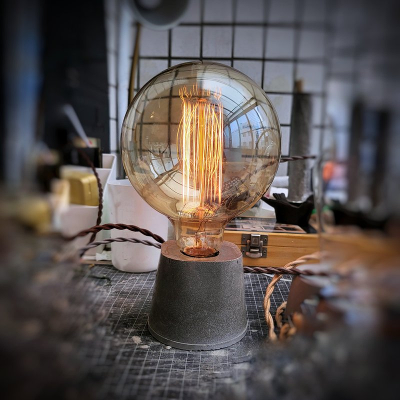 大方灰水泥鎢絲檯燈 - 燈具/燈飾 - 水泥 