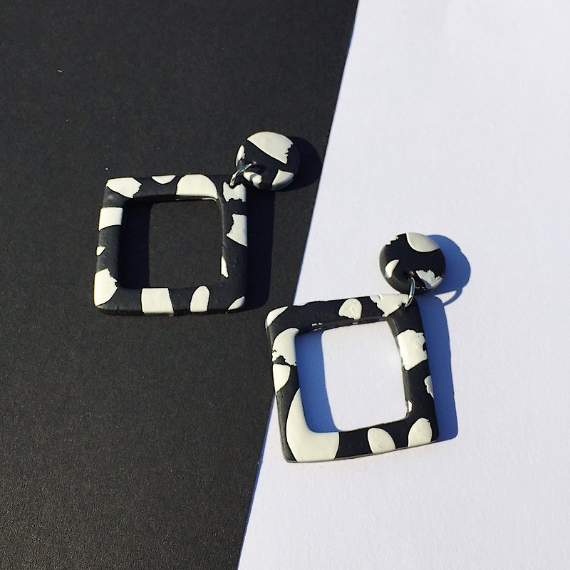 手作りのイヤリング、焼き粘土、黒と白のパターン、大きな正方形 - ピアス・イヤリング - その他の素材 多色
