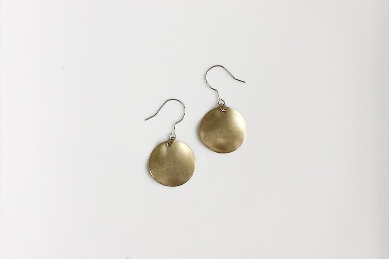 Golden Year 大黃銅片耳環 - 耳環/耳夾 - 其他金屬 金色