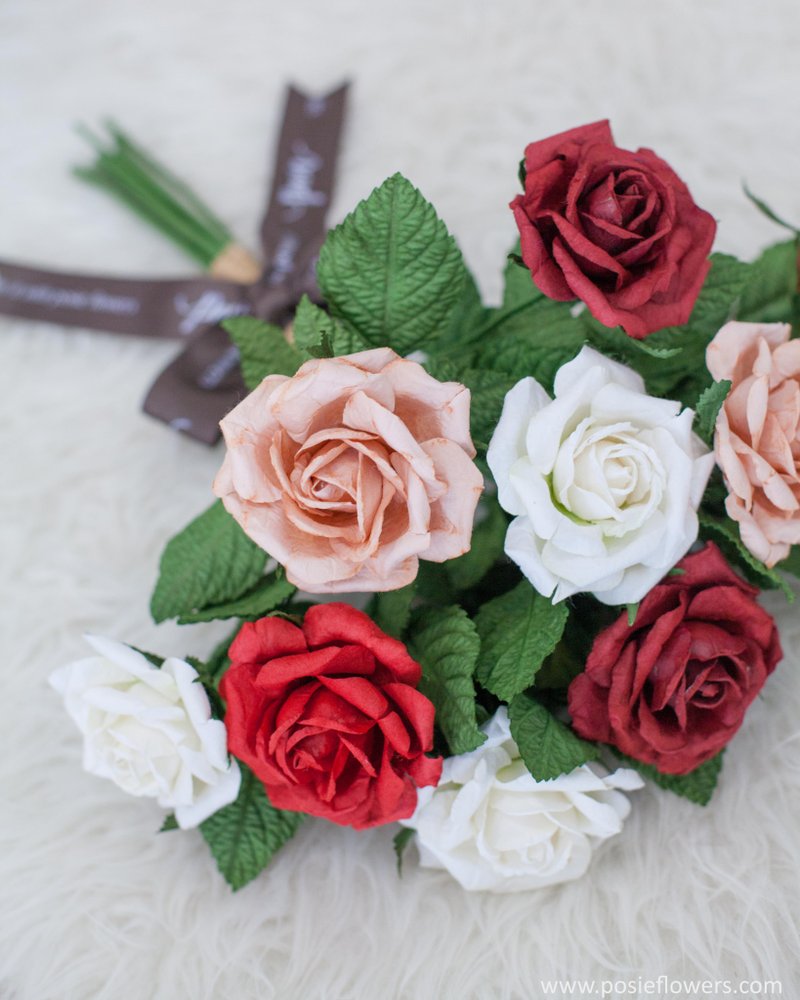 MIX GRANDI ROSE Bouquet Valentine's Gift | Paper Flower Bridal Bouquet - งานไม้/ไม้ไผ่/ตัดกระดาษ - กระดาษ หลากหลายสี