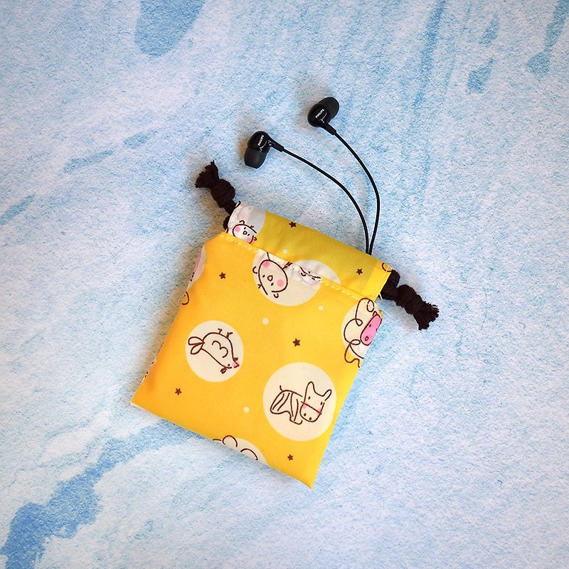 Small bunch pocket/ stamp bag_bunch with animals - กระเป๋าหูรูด - ไนลอน สีเหลือง