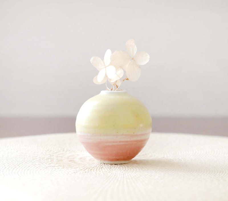 あたたかな黄色とピンク 二色の一輪挿し - 花瓶/花器 - 陶 黃色