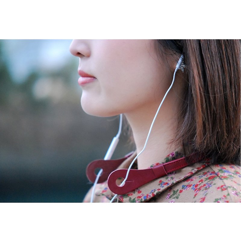 日本 SKLO 皮革耳機掛具 送皮革線材收納帶(隨機) - 捲線器/電線收納 - 真皮 多色