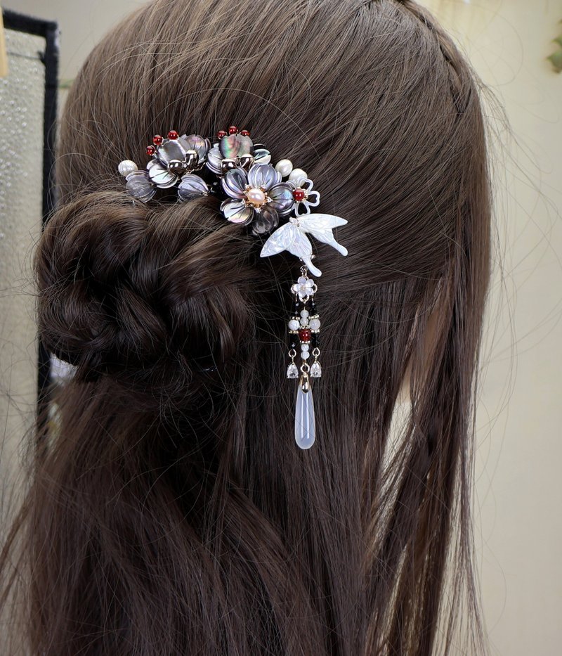 檸檬手作髮飾  蛺蝶黑蝶貝山茶花(花瓣款)髮夾/髮釵 - 髮夾/髮圈 - 木頭 黑色